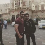 Anil Kapoor Instagram - Departing from "the Pink City". Jaipur where the Maharajas lived...definitely gave us a taste of their royal hospitality and heartwarming love. #Majnu and Ajju Bhai had a blast. The #WelcomeBack party continues... @eros_now @thejohnabraham Jaipur Airport - Terminal 2