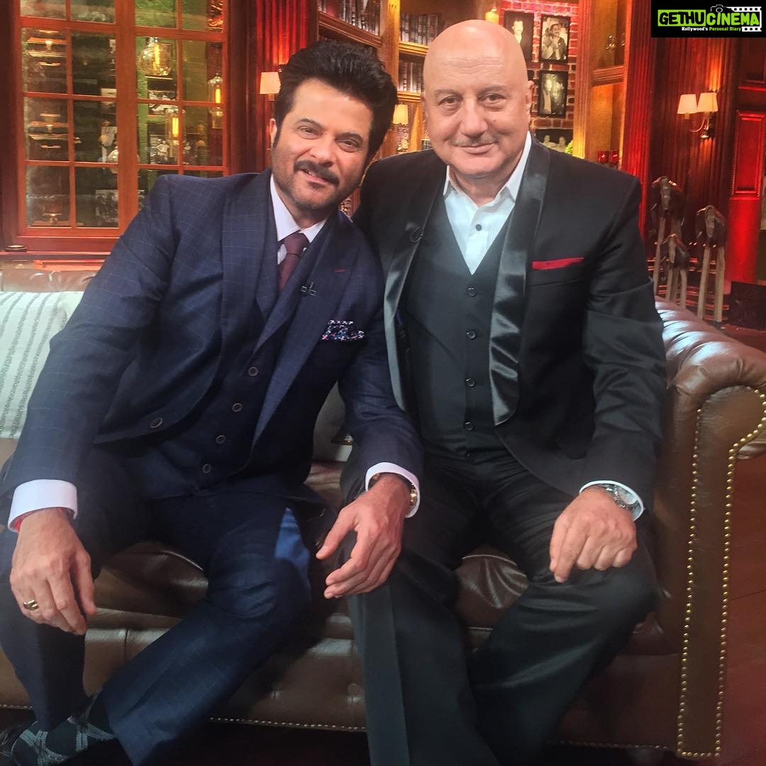 Anil Kapoor Instagram - Never a dull moment with @anupampkher...just endless conversations, hearty laughs & shared memories #Friends #TheAnupamKherShow #HappyTimes #WeAreFamily @rajcheerfull