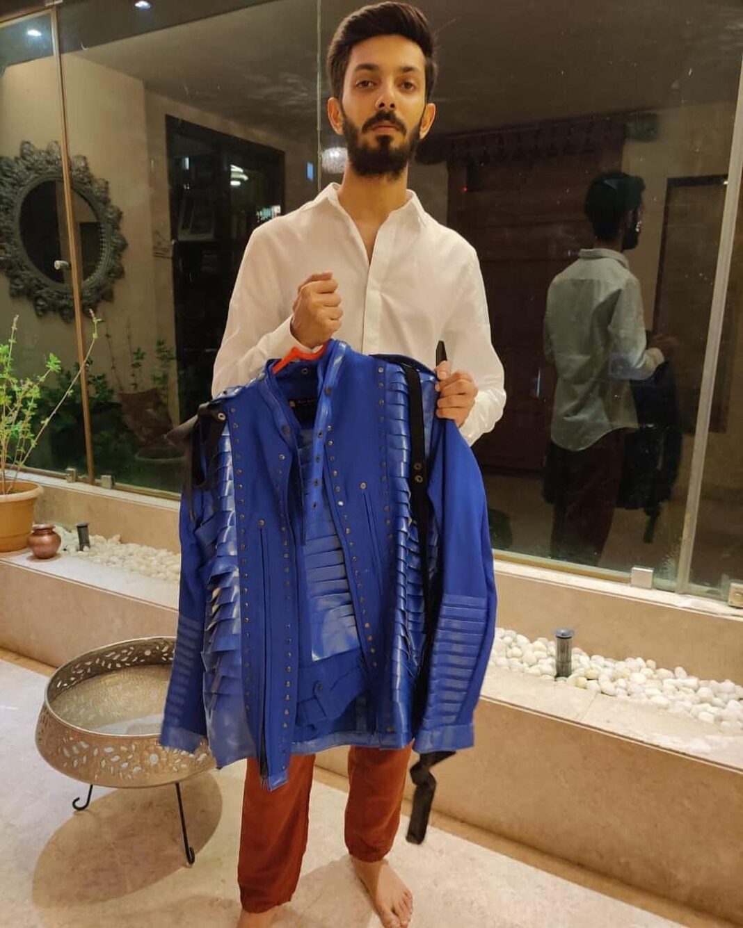 Anirudh Ravichander Instagram - #AuctionToTakeAction for @indiawasted .. a noble initiative .. Giving away this custom made electric blue embellished jacket designed by @asa_kazingmei worn at 