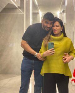 Anita Hassanandani Instagram - 2020 sure has been a great lesson. 
I’ve complained bout weight all along until this phase ...
Cribbed bout I want better work, wanted more from life like everyone else. 
But truly Heath is all that matters ... everything else falls into place eventually.
Let 2021 bring loads of positivity happiness peace and yes the vaccine too! 🤞
Happy New year to each one of you 
Let’s find happiness in the little things appreciate little things smile more whine less and enjoy the beautiful life we have 💫✨🙌