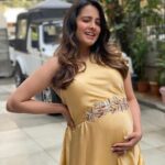 Anita Hassanandani Instagram - 💛Bout my perfect babyShower 💛 Thank you my @tanusridgupta @ektarkapoor @pegasusfete Outfit : @kanikamittalofficial Shoes : @thetinseltoes Fashion PR & Stylist : @dinky_nirh Assistant Stylist : @latashamelwani