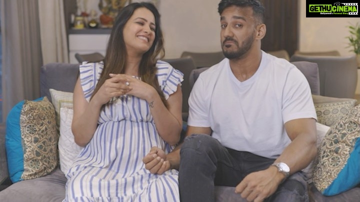 Anita Hassanandani Instagram - Fool kept sending me phoolsss 🌹 But finallyyyy sense prevailed 😂🤣😂🙌 After a decade pIt feels like I got engaged again! 💍 @rohitreddygoa Thankyou for this beautiful Ring. I loveeeee it! So now you know how to pamper mommy to be 🤰❤️. Guys checkout @ornaz_com if you're planning to propose to you your partner and getting engaged or if it's a milestone moment like ours. ORNAZ is India's 1st and Only Engagement Ring & Solitaire Brand, their exceptionally beautiful designs are making them stand out. ORNAZ provides personalized experience of designing your own Engagement Ring & selecting GIA Certified Diamond over Virtual Consultation with their Experts. #ORNAZ #ORNAZengagementrings #ORNAZrings #diamondrings #solitairerings #ornazreviewed #giacertified #engagementrings #bride #SheSaidYes
