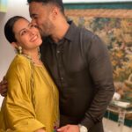 Anita Hassanandani Instagram - While I share this kiss I feel the kicks 😍😍😍 It is so amusing exciting miraculous out of the world unreal experience ... canNOT be described in words. Every mother would understand what I’m feeling ❣️😍💫