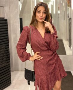 Anita Hassanandani Instagram - Me after realising there are only 1 millions things I DONT know bout pregnancy / babies🤰 
😂🤣😂
You can be Reddy enough but you’re never Ready enough 
#Darrrrrr—- The Fear