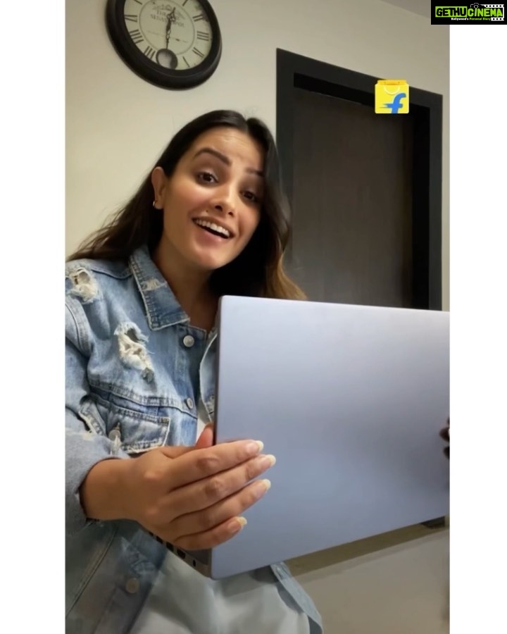 Anita Hassanandani Instagram - Looking for Amazing deals on Laptops? I just got mine, have you? Today is the Last Day to grab the best deals on Budget, Thin & Light, Performance & Gaming Laptops & also avail great offers such as Up to 50% Discount, No Cost EMI, Product Exchange Off up to 20,000 & More. Go & Check out the offers now on Flipkart's The Big Billion Days Sale! #thebigbillionday