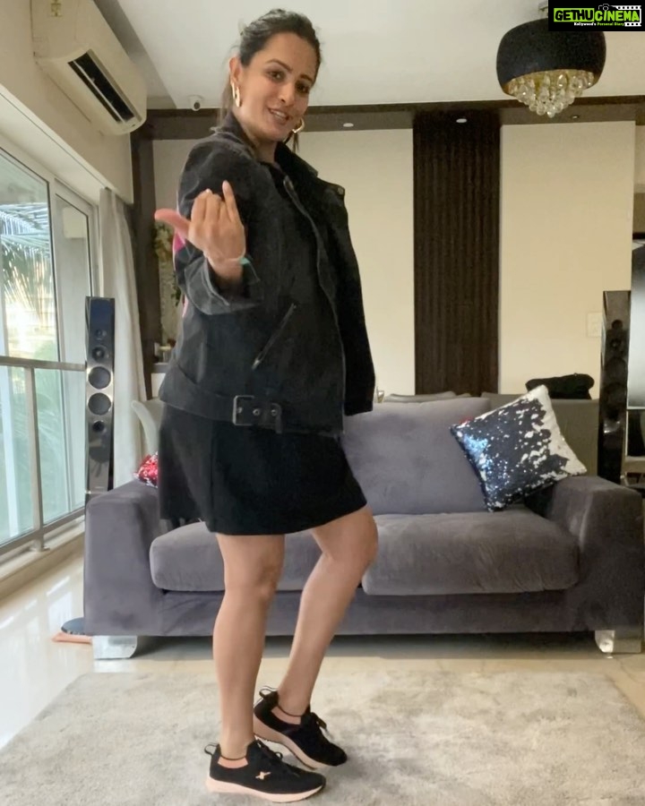 Anita Hassanandani Instagram - Celebrating my pregnancy and love for cricket by grooving on #T20KeSparx! You too can show your moves and participate in #T20KeSparx move challenge. Here’s what you need to do: 1. Copy the hook step 2. Upload it on Instagram and other social media handles 3. Tag @sparxgoforit and #T20KeSparx You can be one of the lucky winners! Participate Now!