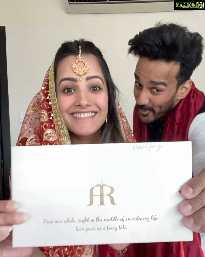 Anita Hassanandani Instagram - Tune in this Saturday at 4:00 PM on Triller to find out what’s cooking in the Reddy household ;) ;) Download #Triller and follow me on my triller id: @anitahassanandani to be the first in the world to know!! @triller @triller_india #gettingreadyforreddy @rohitreddygoa @raj.incognito