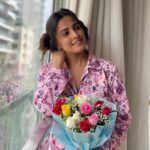 Anita Hassanandani Instagram - A “fool” gave me “phool” cos he made a “bhool” And my bad shayari rules.😂🤣😂 Cute nightdress by 🗼@the_lockdown_attire Bestest photographer: my niece @hindujaritika Fool: @rohitreddygoa 😂