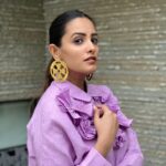 Anita Hassanandani Instagram - Feeling like a model in one of my absolute fav colour 🌈 🔥outfit: @pleatsbyaruni Earrings: @trinketzbycynthia PR: @dinky_nirh ThankYou @krystledsouza for these fab pics ✨