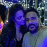 Anita Hassanandani Instagram - Find someone who looks at you the way I look at him 😂🤣😂🤣 😍😍😍 Khud ki tareef!
