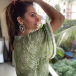 Anita Hassanandani Instagram - Just another beautiful day 🌱 Kaftandress @saakshi_b Earrings @97pehnava_jewels
