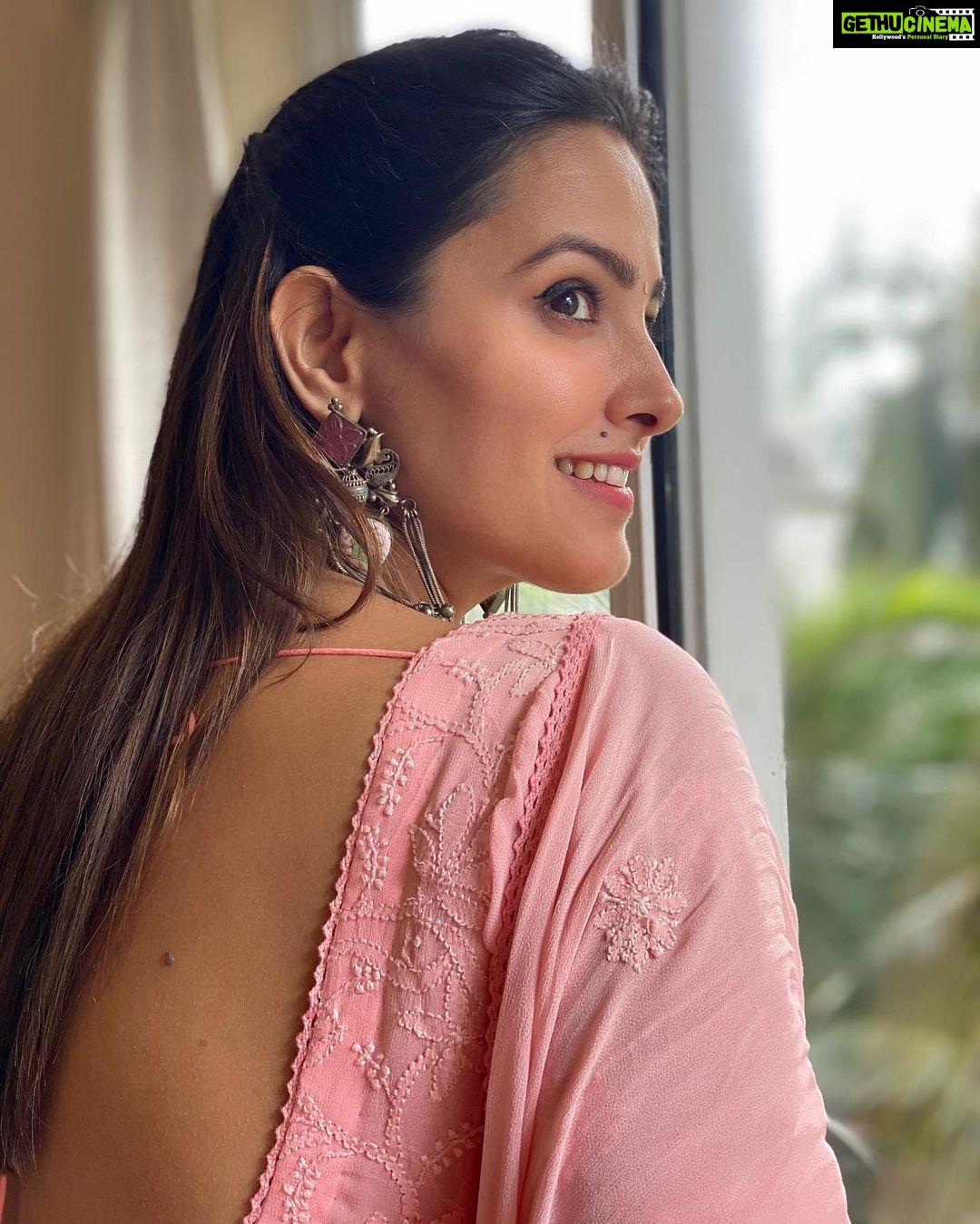 Anita Hassanandani Instagram - Bringing sexy back 🌸 Loving the outfit @saakshi_b