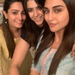 Anita Hassanandani Instagram – Jab we met after foreveeeeeeerrrrr!
F.R.I.E.N.D.S