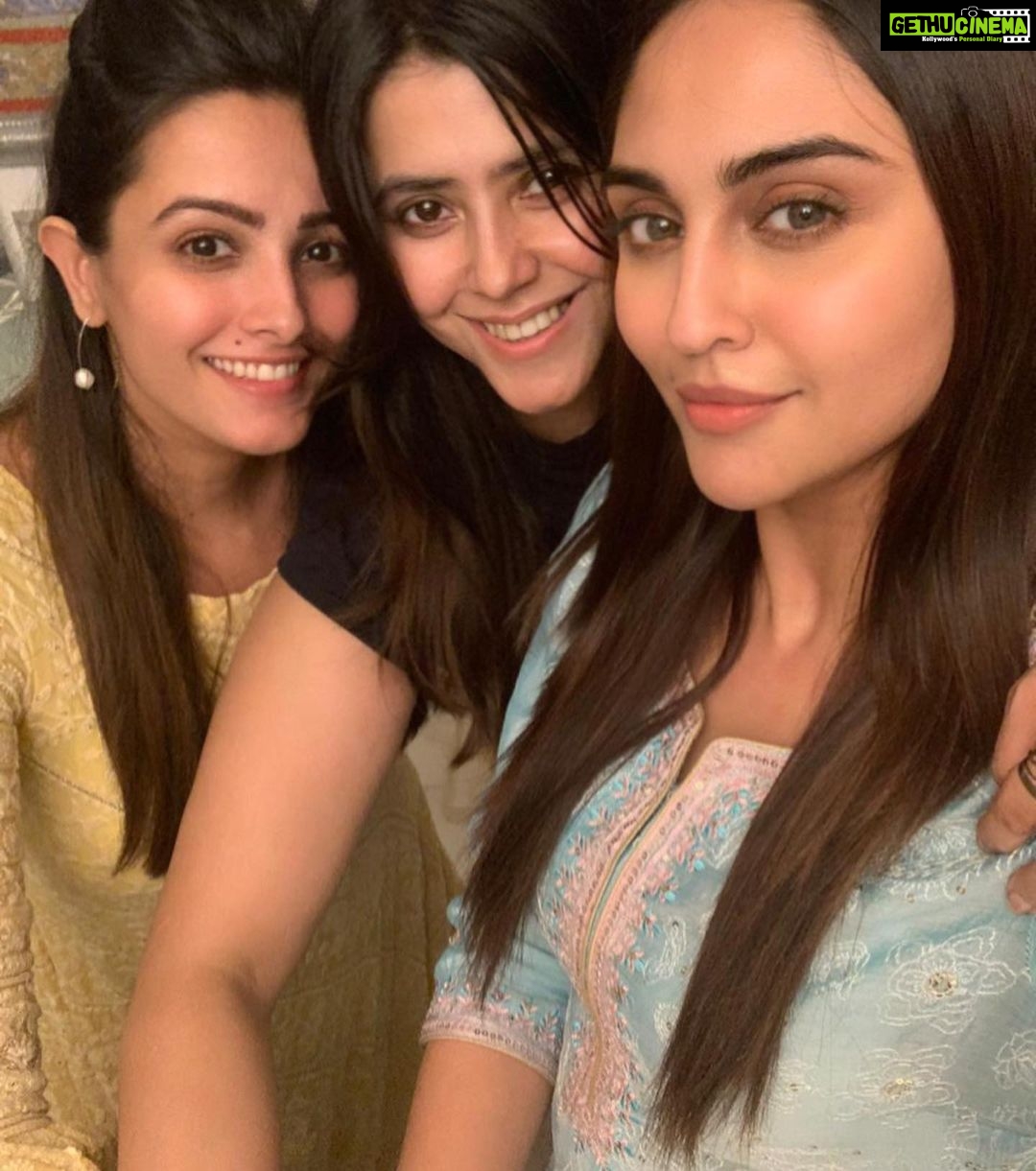 Anita Hassanandani Instagram - Jab we met after foreveeeeeeerrrrr! F.R.I.E.N.D.S