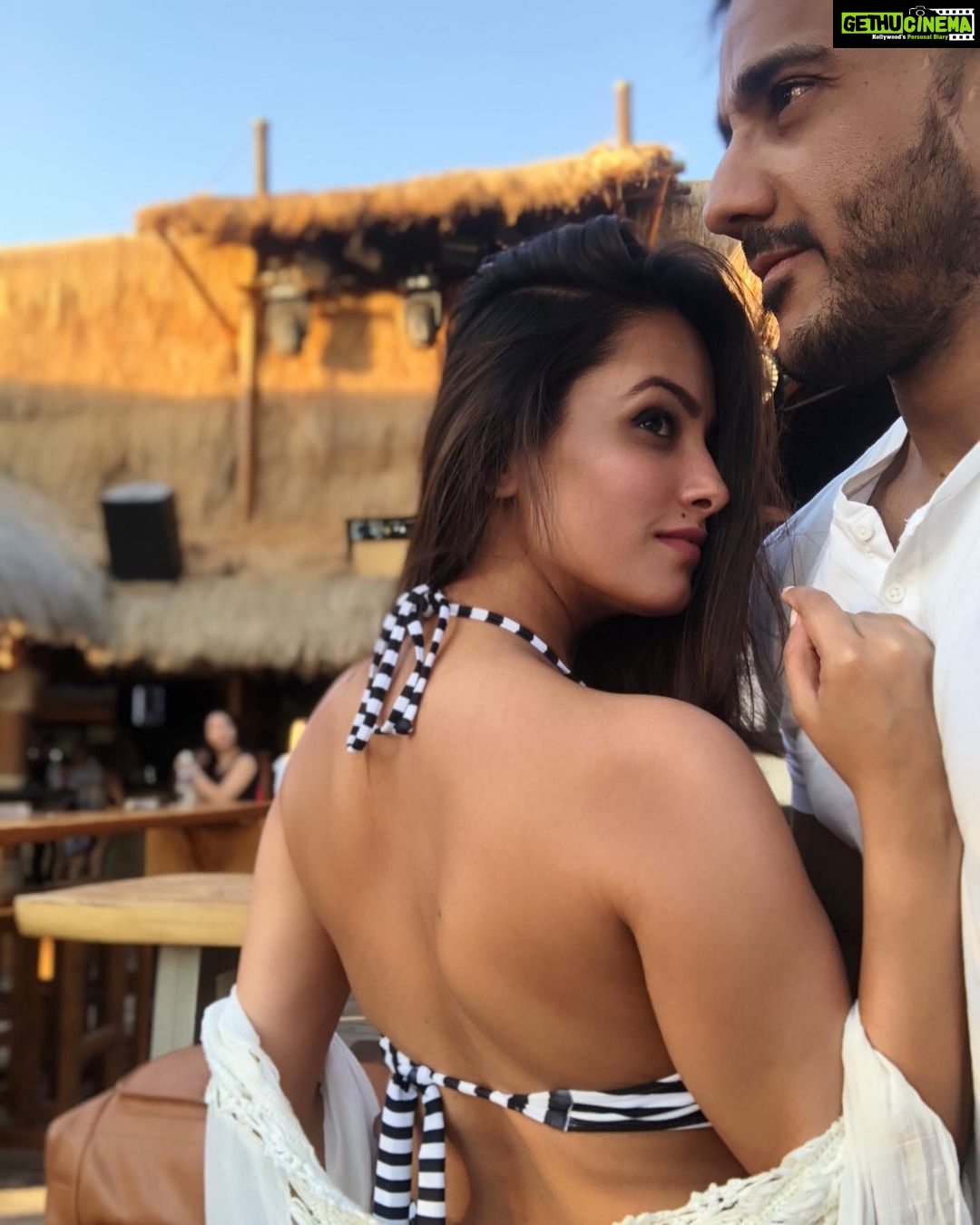 Anita Hassanandani Instagram - Holiday jaanaaaaa haiiii 😭😭😭😭😭😭