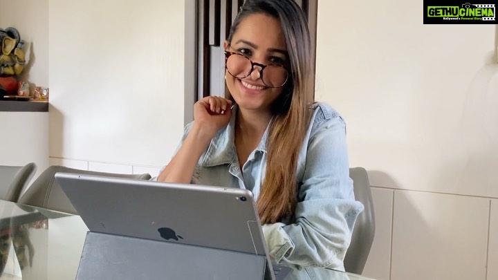Anita Hassanandani Instagram - How’s my new look? The lockdown has been full of surprises, even giving me a brand new accessory that I’m extremely excited about. The Lenskart Blu glasses have been so amazing for my eyes that now I don’t have those headaches and eye strain at all. Dont have to worry about my increased screen time and crazy lifestyle during the lockdown. Blu technology glasses from @lenskart block 98% of harmful rays that cause digital eye strain. Read ahead for a special surprise! #ContestAlert- How many ACTIVITIES did I mention in this video? 3 Lucky winners will get a chance to win free Blu-glasses from Lenskart. Rules to participate in this contest are super simple. All you need to do is; - Follow @lenskart page and tag them & 3 of your friends - Share your answers in the comments section - Check out the winners list on Wednesday @Lenskart's official page at 8pm So what are you waiting for? Hurry up you guys! And, don't forget to DM me if you love my suggestion #BeatWithBlu #BeatEyeStrainWithBlu