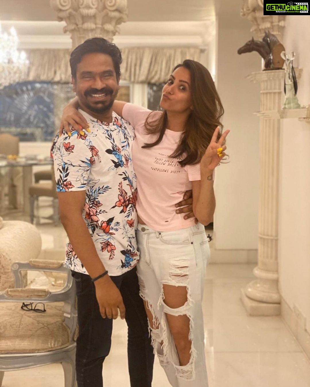 Anita Hassanandani Instagram - Happiest birthday my jaan May all you dreams come true 💫 Love you so so so much! #Family #LifeLine #Forevertogether @mushtaqshiekh