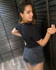 Anita Hassanandani Instagram - 🖤