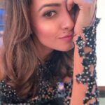 Anita Hassanandani Instagram - 11 max pro le liya.... Ab photos leini padeigi 🤦🏻‍♀️💫