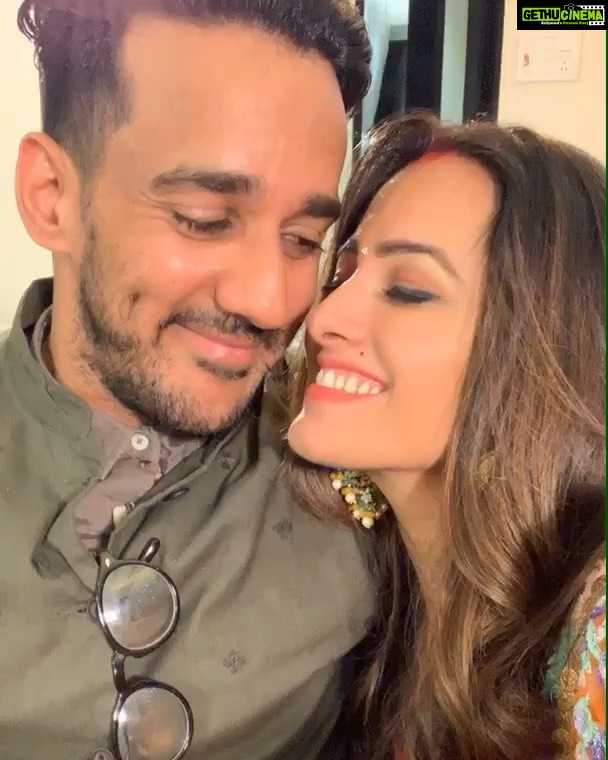 Anita Hassanandani Instagram - HusbandGoals PartnerGoals LoverGoals BoyfriendGoals FriendShipGoals and newly “DancerGoals”! My Baliye forever and coming 7 Janams @rohitreddygoa Happy 6th anniversary.... first time we in Bombay on this day and not travelling.... lots of making up for it to do 💁🏻♀️ LoveYou ❤️