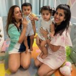 Anita Hassanandani Instagram – Mommies with their babies 😍
Maaouuu and Aaruuuu #bffs❤️