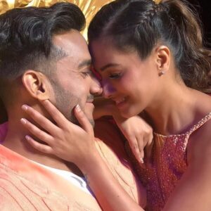 Anita Hassanandani Instagram - 🧡 Some pics don’t really need a caption. From the sets of #nachbaliye9 @starplus @banijayasia #reddytodance #shaadikerighteffects