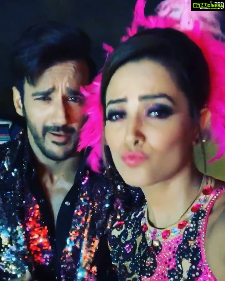 Anita Hassanandani Instagram - Heβs all βReddyβ to set the stage on fire! Look at that expression πππ Are you guys excited? #nachbaliye9 @banijayasia @starplus Sat 8pm! #Ronita #shaadikerighteffects #reddytodance