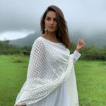 Anita Hassanandani Instagram - Put your hands up ‘Hema’ ‘Rekha’ ‘Jaya’ aur ‘Sushma’ 🤣😂🤣😂 Styled by @natashaabothra Assisted by @_alishamistry_ Outfit: @vastrabymilonee Accessories: @silverstreakstore Shoes: @aldo_shoes Lonavla, Maharashtra, India