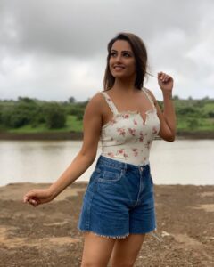 Anita Hassanandani Instagram - Because when you stop and look around, this life is pretty amazing 🌸