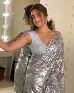 Anita Hassanandani Instagram - I could LIVE in sarees!
Love it @tripzarora 
Lets Shine Lets Sparkle and Lets Swipe💫