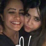 Anita Hassanandani Instagram - It’s ur birthday but I have cake on my face..... clearly shows how excited I was to jam with Fam! #FamJam Grainy pics full of loveeeee! 🌈😍#happybirthdayEkkie Swipe➡️
