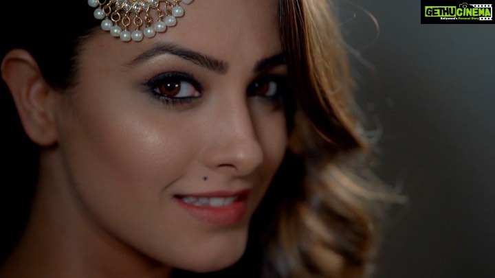 Anita Hassanandani Instagram - Love, friends and family - festivities are incomplete without them and what adds to the shine and the lustre of this festival, is the fashion that you flaunt. @westsidestores brings a glow to my celebrations and supports fashion that gives out the most radiant vibes. I am positively gleaming in the #EleganceOfVark and basking in the warmth of my company. It's time to be #FestiveWithWestside every moment of this glorious month.