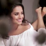 Anita Hassanandani Instagram - Stoked to be a part of @peesafe and their latest launch of 100% biodegradable, 100% organic cotton, rash-free sanitary pads! It’s time to go plastic-free and ‘heal the world’! #OwnTheRed Video Courtesy: @eipimedia