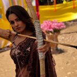 Anita Hassanandani Instagram – Do NOT try this at home … specially not in a saree!!! 🐍