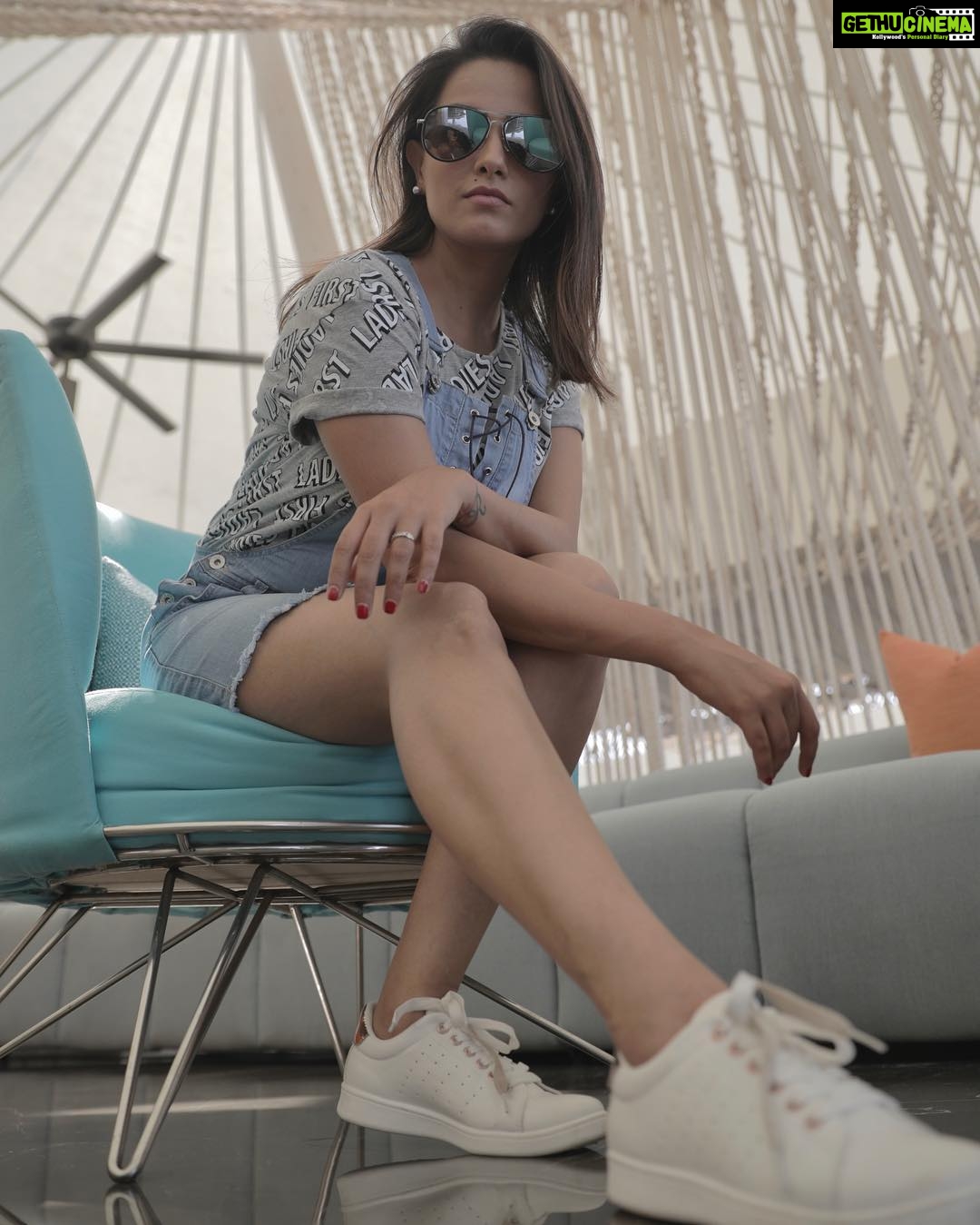 Anita Hassanandani Instagram - Totally Maxed Out! What a super fun weekend! Thank you for the amazing looks @maxfashionindia Thanks @nazzzzia for putting it all together! Great clicks @dreamtheater_22 And my holiday buddy @rohitreddygoa I LOVE YOU #Vacaygoals #couplegoals #summersarehere #summercollection #maxfashionfashionismax #maxfashion #maxholiyays