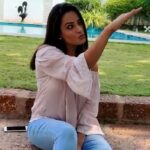 Anita Hassanandani Instagram - Bring out those backpacks and head out to your favourite destination with #KnockKnock - India's Biggest Online Travel Game Show by #MakeMyTrip. Return business class flight tickets to Paris for 2 worth Rs. 2,40,000, could be yours for FREE! Now #PlayWinTravel and Get. Set. Go to Istanbul, Maldives or Bali with @makemytrip every Sunday Live at 2PM only on the latest version of the Make My Trip App. Download the app and enrol now. #KnockKnockOnMMT