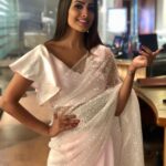 Anita Hassanandani Instagram - Me when they ask me ... yeh Shagun ka blouse hai? Saree: @tripzarora