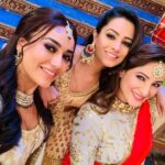 Anita Hassanandani Instagram – Na gin Na gin kitne selfies liyeeee Na gin 🤳🏼📸 🔥☄️