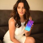 Anita Hassanandani Instagram - Congratulations @theakanksharana on winning the #MobiistarX1Notch giveaway! You will totally love this one! DM me your address details. This phone is just gorgeous! Loving the selfies with the 13MP AI Selfie Camera! Swipe right to see my #Mobiistar selfie. This amazing phone is available at 7899 onwards at your nearest stores Go get it now! Keep following @mobiistar_india for more giveaways and updates! #abharlamhakaroshine