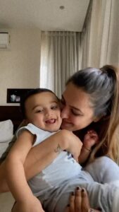 Anita Hassanandani Instagram - Cos it’s  trending 🤣😂🤣😂🤣
#myversion