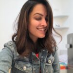Anita Hassanandani Instagram - Less hair More face. 💇🏻‍♀️