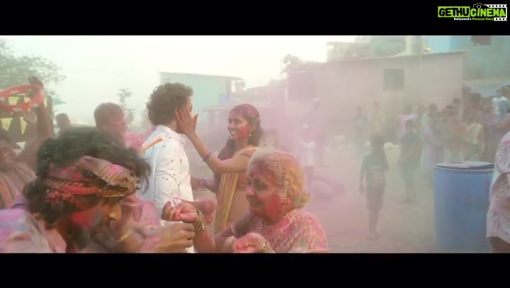 Anjali Patil Instagram - This year, Holi will be incomplete without Bajaa Bajaa Bajaa Dhol Bajaa Re. Listen now! (Link in bio) @rakeyshommehra @romppictures @penmovies #JayantilalGada @saregama_official @shankarehsaanloy #Gulzar @aslidivyakumar @asha.bhosle @rekha_bhardwaj @shrinidhighatate #NeelaMulhekar @anjalipatilofficial @niteeshwadhwa @atulkulkarni_official @om_kanojiya2009 @makaranddeshpande_v @hussain.dalal @pvrcinemas_official @yuva_unstoppable @paytmtickets