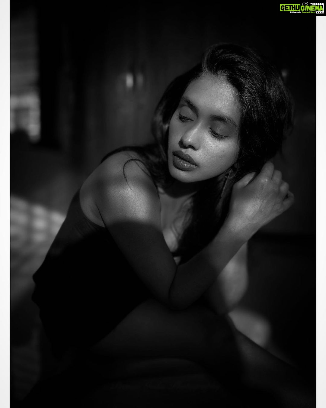 Anjali Patil Instagram - Poetic . 🌟 . . . . . . . . . Frame- Super Talented Actress @anjalipatilofficial 🌟 . . . . Virtually Shot by @pranavgodsephotography . . . . . . . #pranavgodsephotography #expressionsqueen #moodboards #marathistars #marathiactors #marathiactresses #love #supportphotographers #marathiactress😌😃😍📷🎭 #facetimephotoshoot #virtualphotographer #virtualphotoshoot #anjalipatil #virtualphotographer #photographeroftheday #mumbaiportraits #portraitsofindia_ #mondayinspiration #fashionphotoshoot #marathicelebs #portraitsshots #marathiactors Nashik नाशिक Maharashtra
