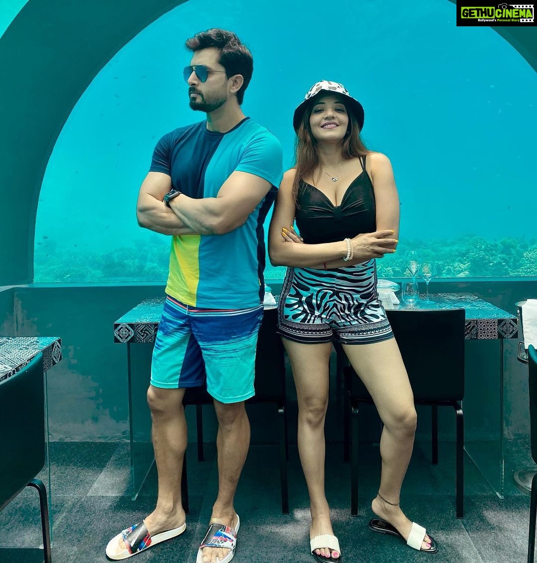 Antara Biswas Instagram - …. Underwater Experience at The “H20”… with the Multicoloured and Different Variety of Fishes… Awesome… 🥰 loved it… @youandmemaldives #cocoonmaldives Hat: @angelcroshet_swimwear Top: @veromodaindia Shorts: @ikichic_official Slippers 🥿: @tiesta.shoes You & Me Maldives