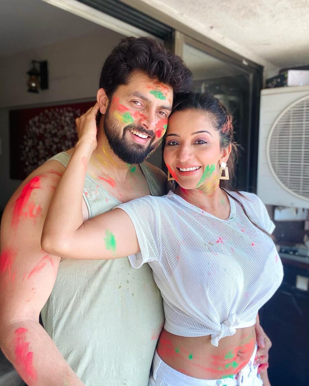 Antara Biswas Instagram - Happy Holi Everyone.... Not A Throwback Pic... But At Home ... Staying Safe ... And playing Holi With My Love 😍... @vikrant8235 .... #happyholi #2021 #staysafe #friends
