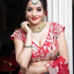 Antara Biswas Instagram – The Most Beautiful Thing You Can Wear Is Confidence 😍❤️… #beauty #bridal #look #lovingit

Photography: @akshayphotoartist 
Mua: @nainaartistrymakeover 
Hairstyling: @shubhangi_official9