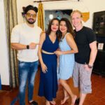 Antara Biswas Instagram - Missing This Evening Badly...❤️❤️... So Happy To see You both @aashkagoradia @ibrentgoble ... #goa #lovely #evening #friends #nachbaliye8 #food #chitchat #yoga #doglover #whatnot #majormissing Swipe Right ➡️ And meet “Zoro” 🐕.. #cute