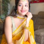 Antara Biswas Instagram - Shoshthi Pujo Ready 🥰🥰🙏... “Maa Durga “ is Worshipped in the form of Katayani... and the colour #yellow symbolises joy and cheerfulness.... 🙏🙏🙏 #DurgaPuja2020 #IGDurgaPujo #DurgaPujoReel #FeelKorboReelKorbo Lovely Jewelleries: @art_with_abhijeet_