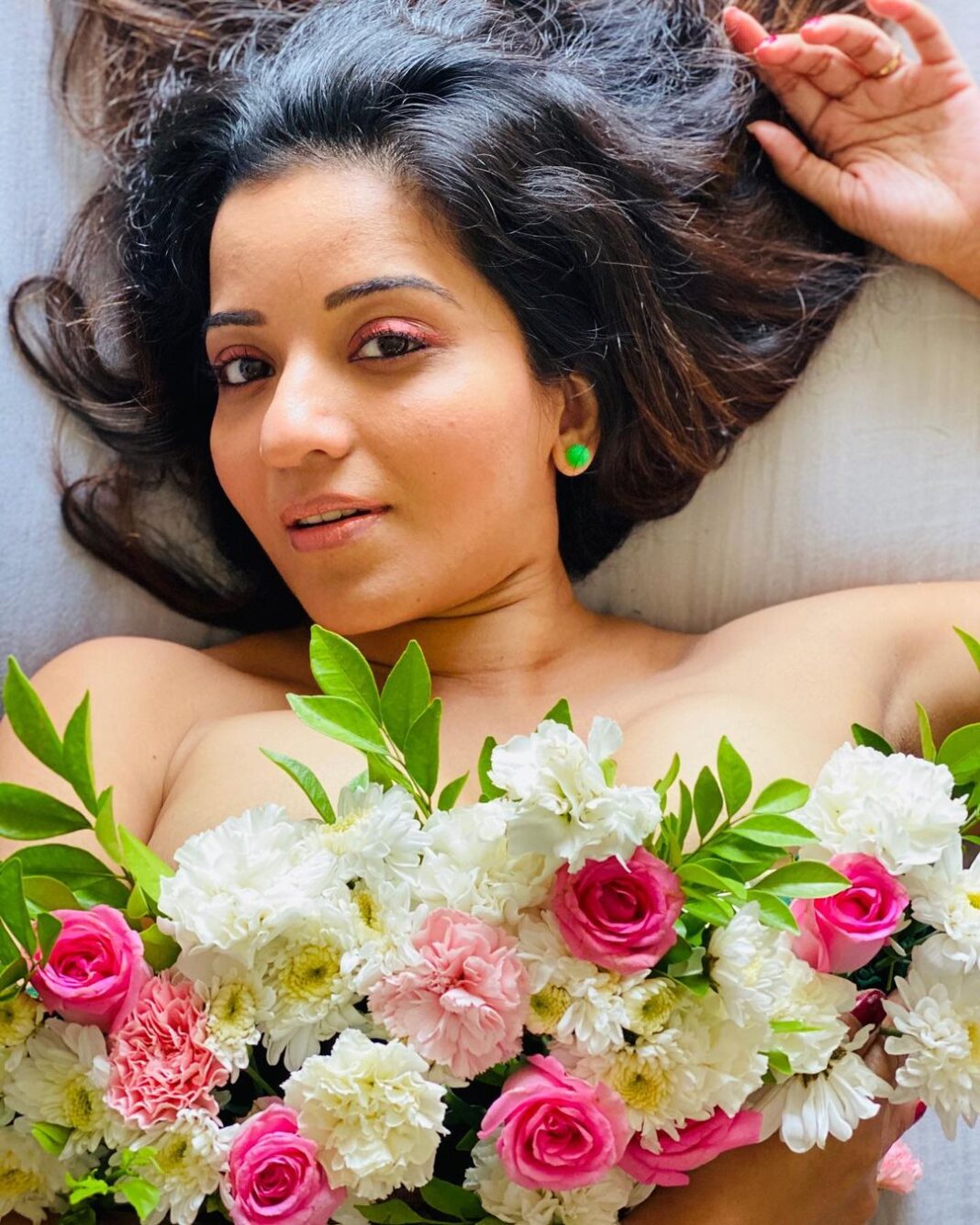 Antara Biswas Instagram - Be Always Blooming! 💐🌷🌹🥀🌺🌸🌼🌻.... #friday #vibes #love #bloom #flowers #happy Flower Queen