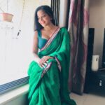 Antara Biswas Instagram - Boshe Achi Potho Cheye... Faguner o Gaan Geye.... 🤷‍♀️🤷‍♀️ #bangla #song